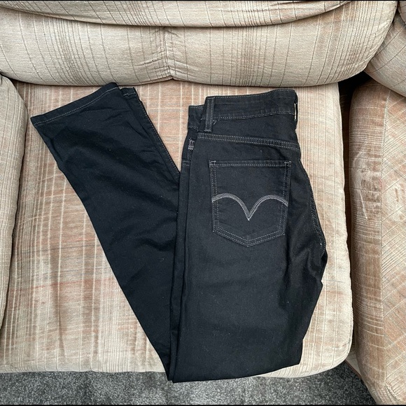 Levi’s Mid Rise Jeans - Picture 1 of 6